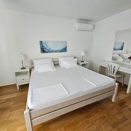 Sea Land 1 * Trogir