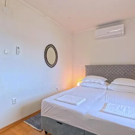Sea Land 1 Apartment *